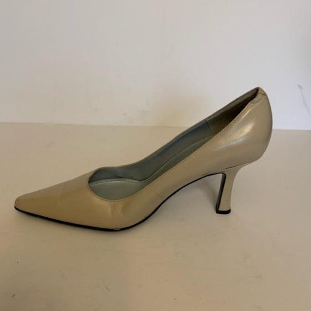 Etienne Aigner Cream Closed Toe Pumps 8M - Picture 5 of 11